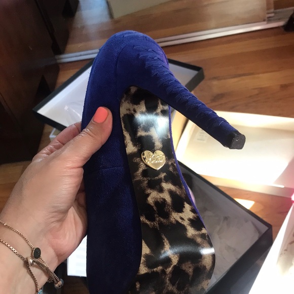 Shoes - Picture 5 of 8